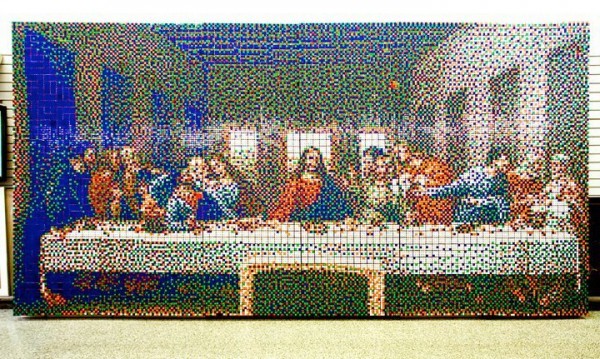 La Cène réalisée en Rubik's Cubes La Cène réalisée en Rubik's Cubes